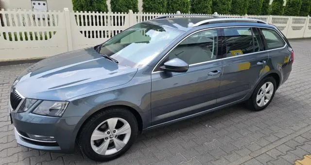 SKODA Octavia 1.6 TDI Ambition DSG