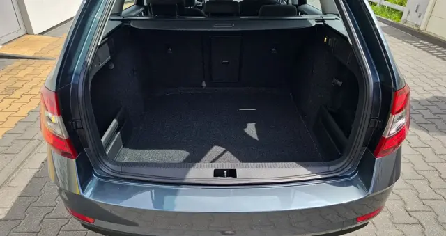 SKODA Octavia 1.6 TDI Ambition DSG