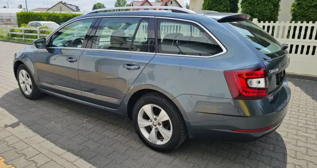 SKODA Octavia 1.6 TDI Ambition DSG