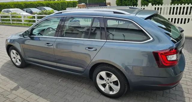 SKODA Octavia 1.6 TDI Ambition DSG