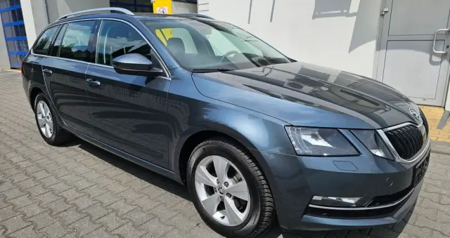 SKODA Octavia 1.6 TDI Ambition DSG