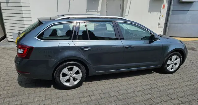 SKODA Octavia 1.6 TDI Ambition DSG