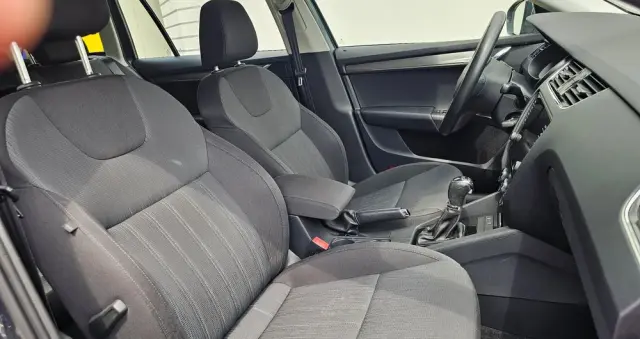 SKODA Octavia 1.6 TDI Ambition DSG
