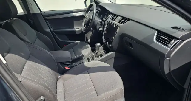 SKODA Octavia 1.6 TDI Ambition DSG