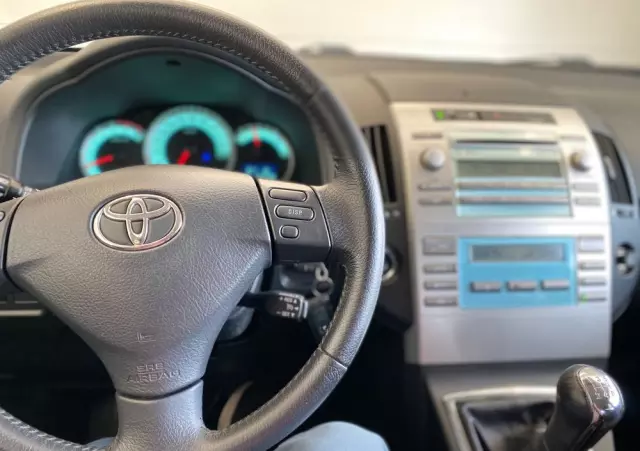 TOYOTA Corolla Verso 1.8 Gold 7os