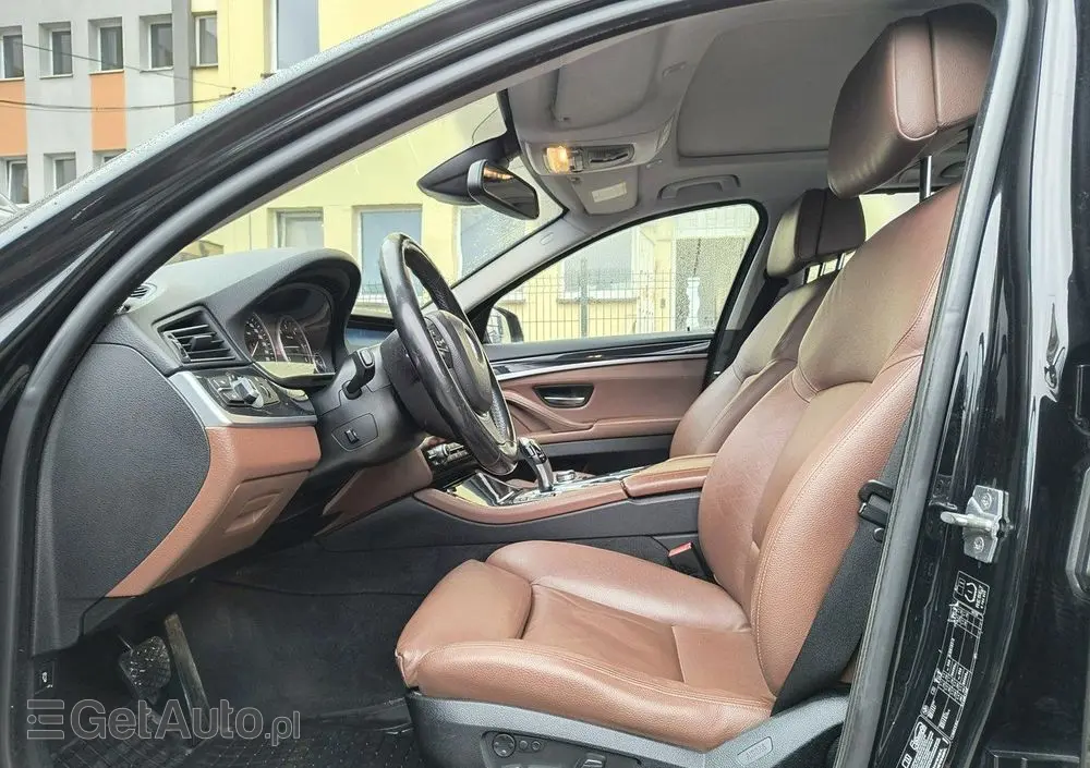 BMW Seria 5 525d xDrive Luxury Line