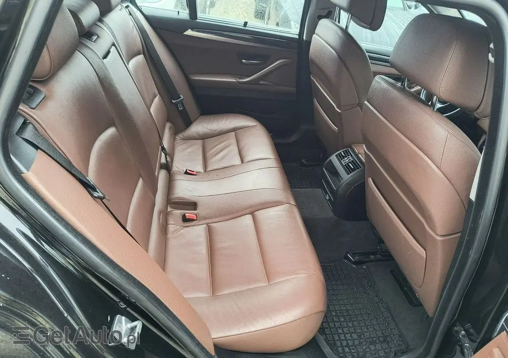 BMW Seria 5 525d xDrive Luxury Line