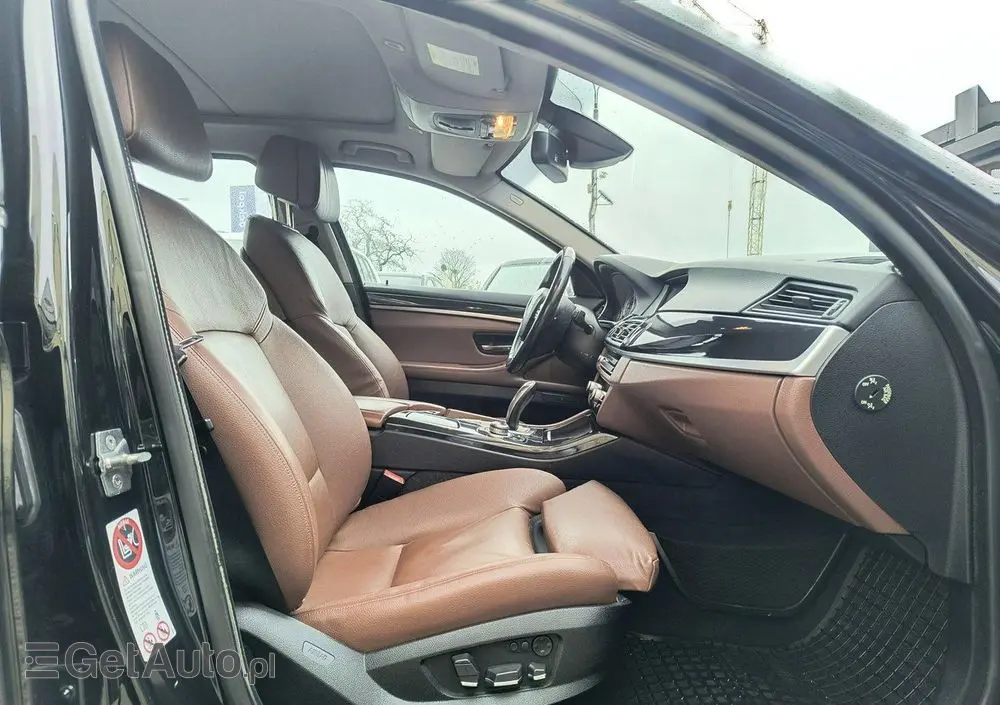 BMW Seria 5 525d xDrive Luxury Line