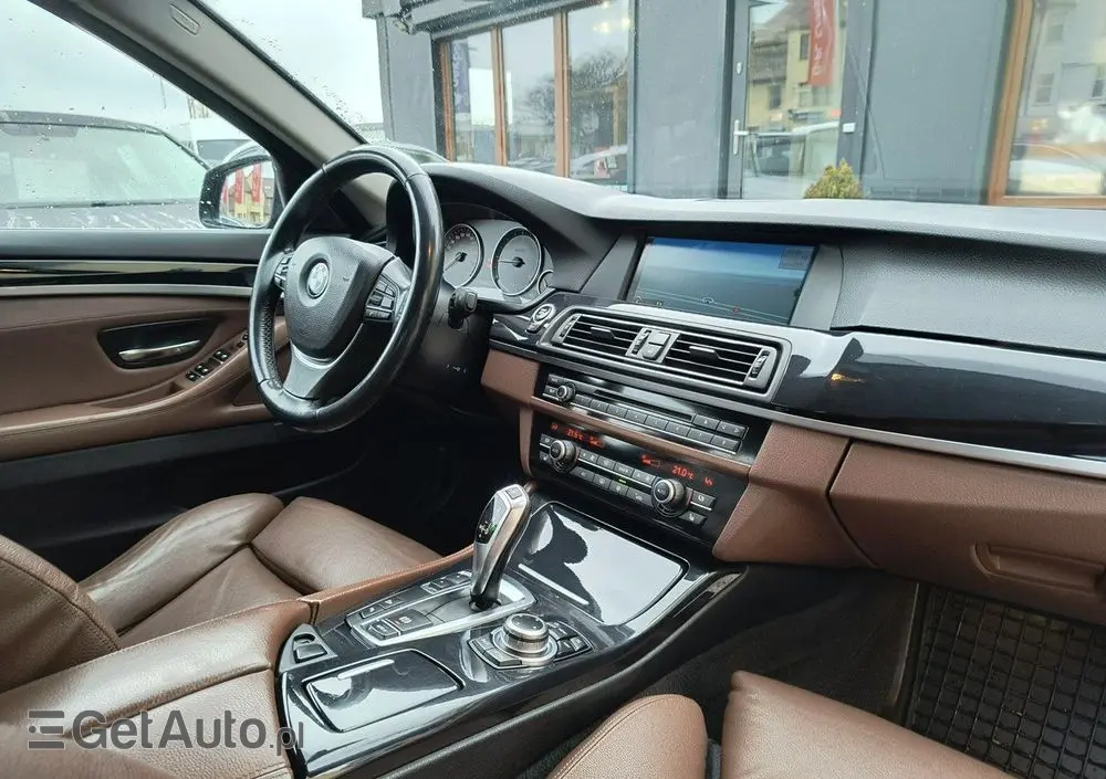 BMW Seria 5 525d xDrive Luxury Line