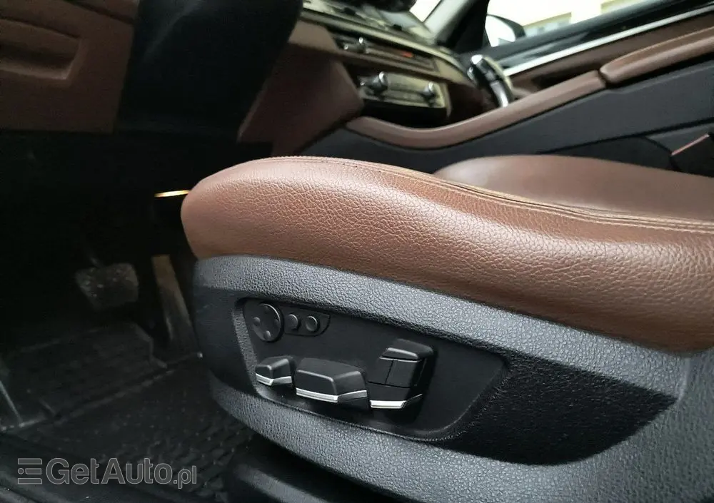 BMW Seria 5 525d xDrive Luxury Line
