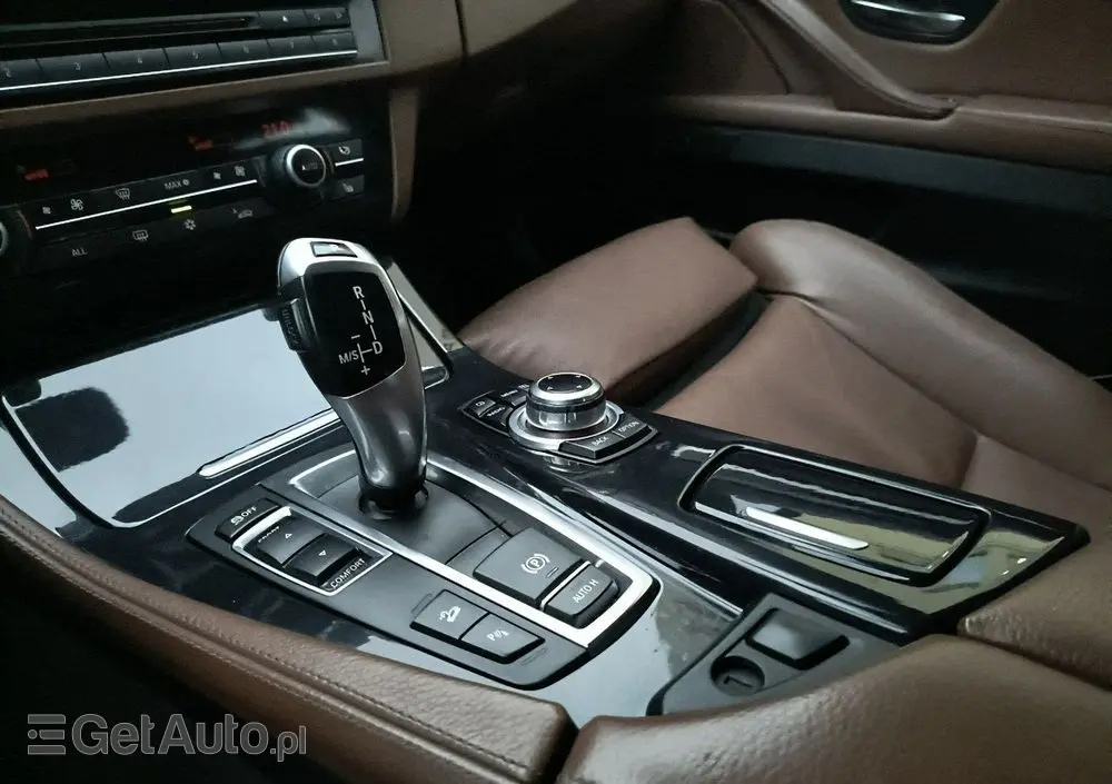 BMW Seria 5 525d xDrive Luxury Line