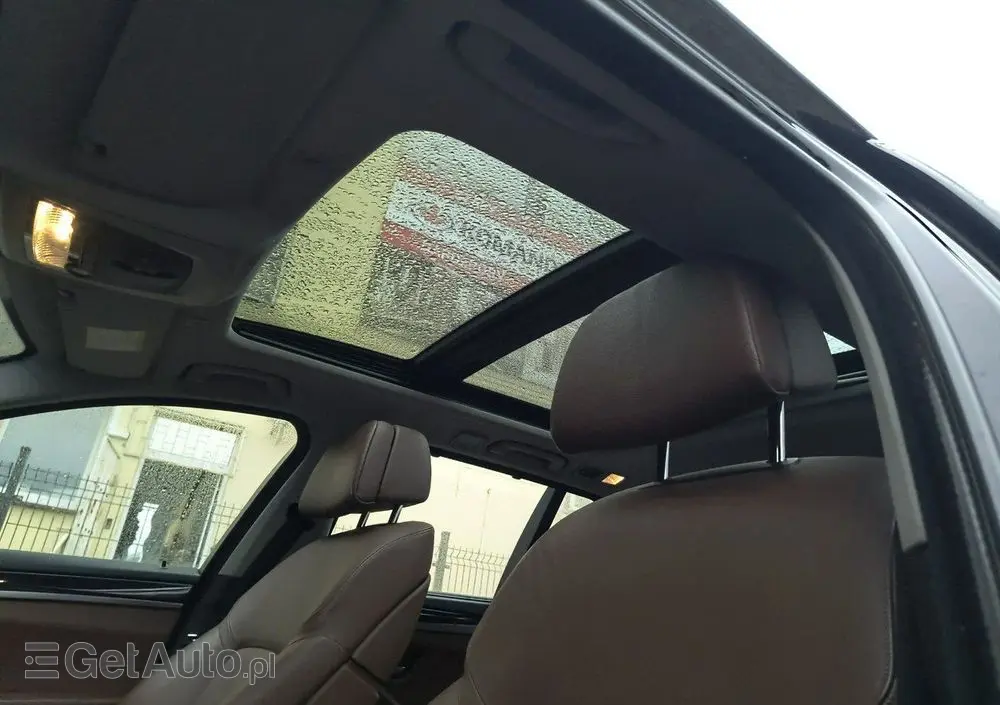 BMW Seria 5 525d xDrive Luxury Line