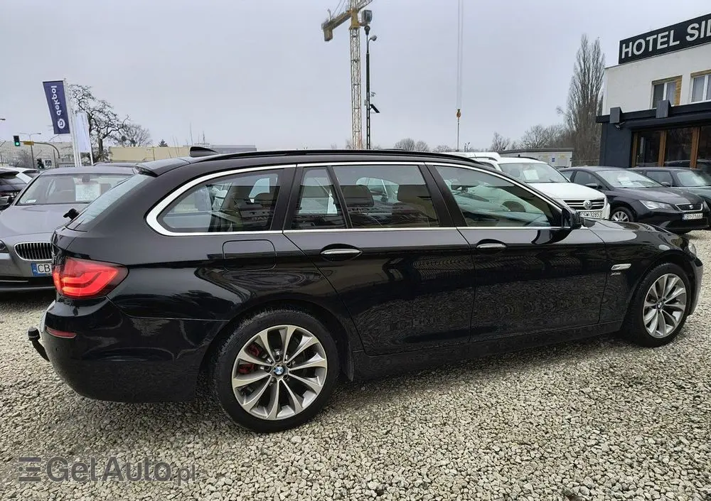 BMW Seria 5 525d xDrive Luxury Line