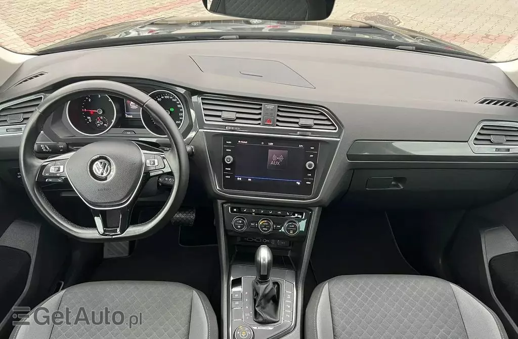 VOLKSWAGEN Tiguan 