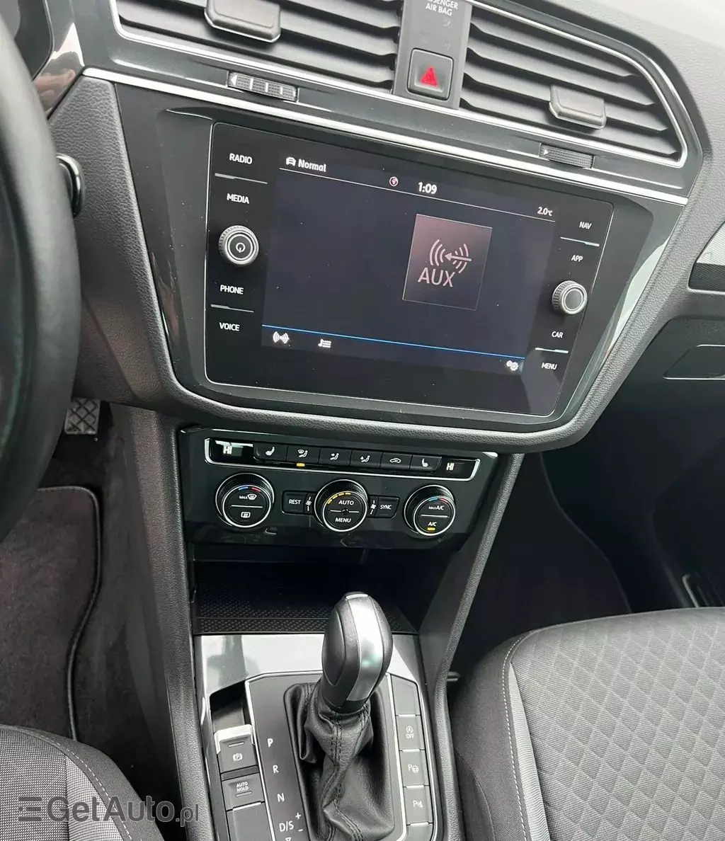 VOLKSWAGEN Tiguan 