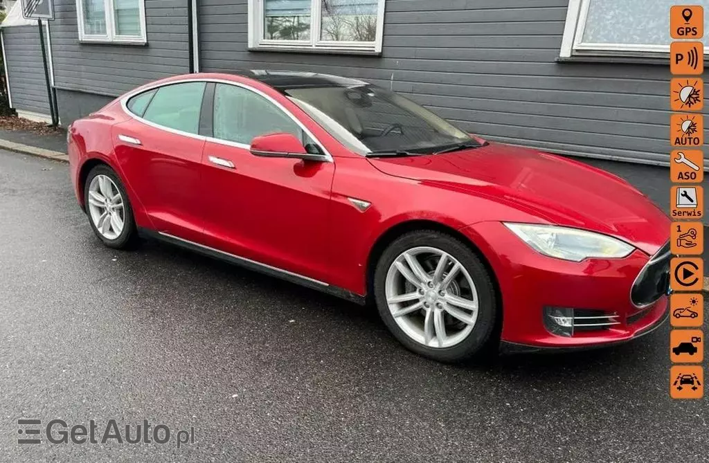 TESLA Model S 