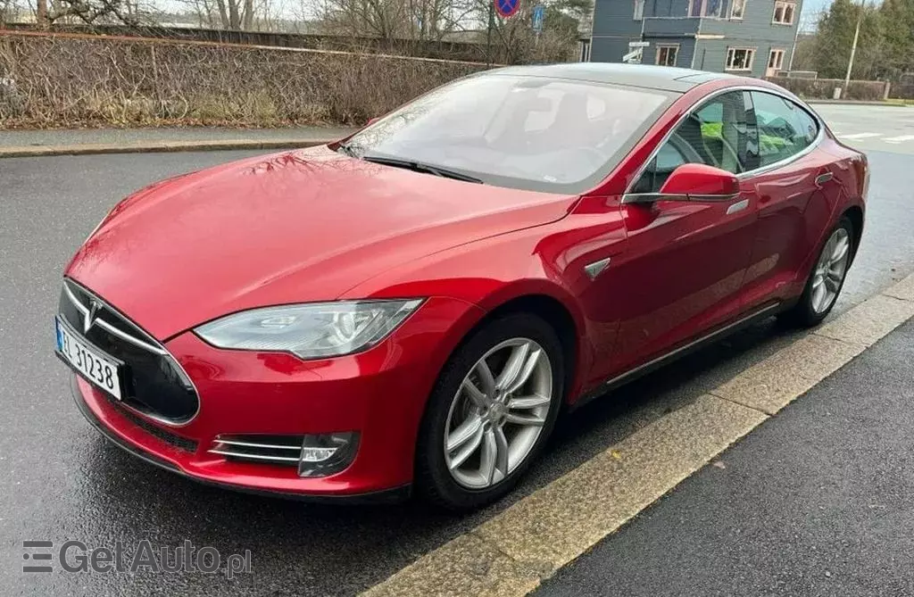 TESLA Model S 