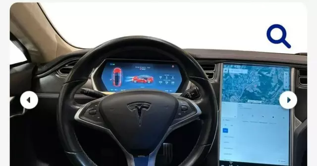 TESLA Model S 