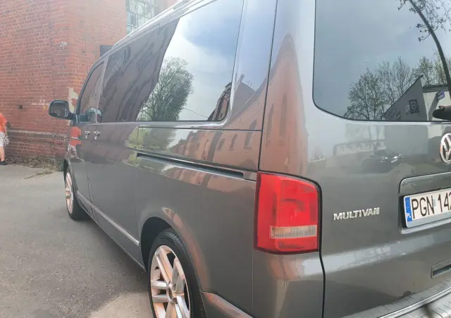 VOLKSWAGEN Multivan 
