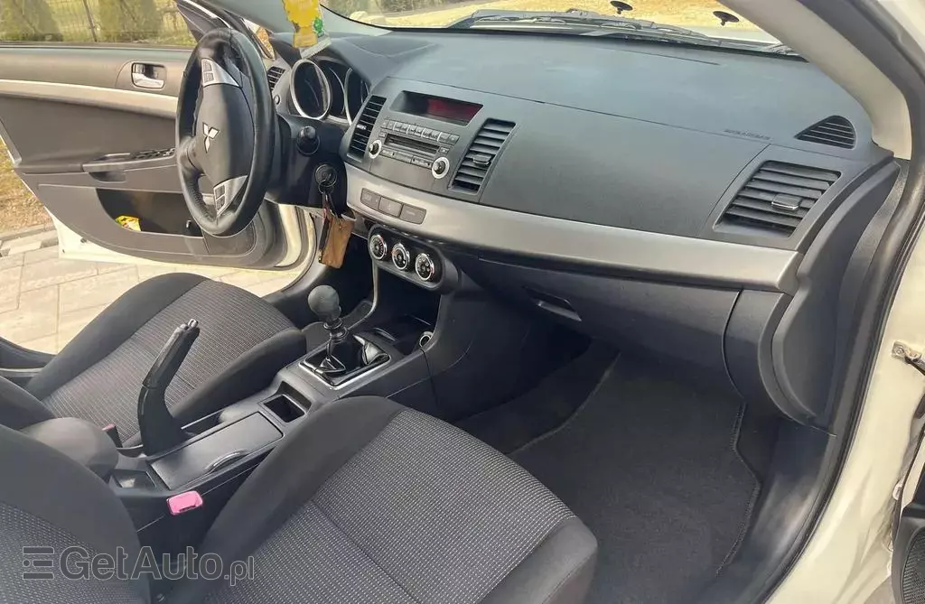 MITSUBISHI Lancer 