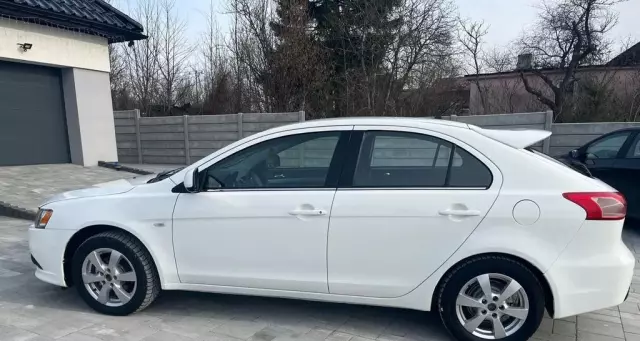 MITSUBISHI Lancer 
