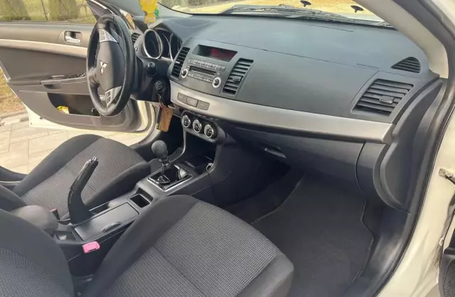 MITSUBISHI Lancer 