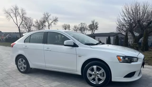 MITSUBISHI Lancer 