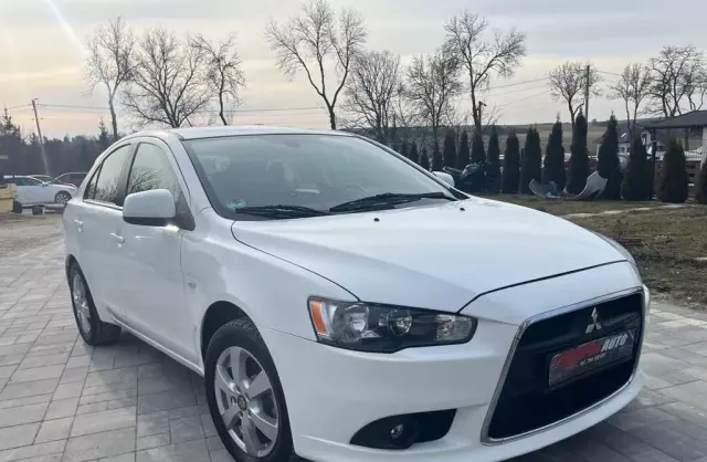 MITSUBISHI Lancer 