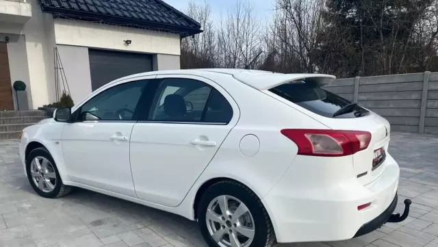 MITSUBISHI Lancer 