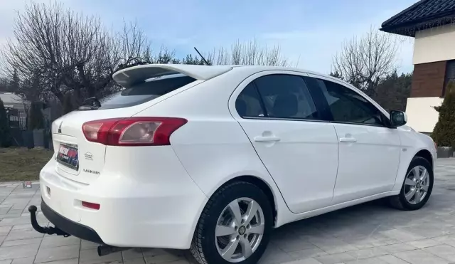 MITSUBISHI Lancer 