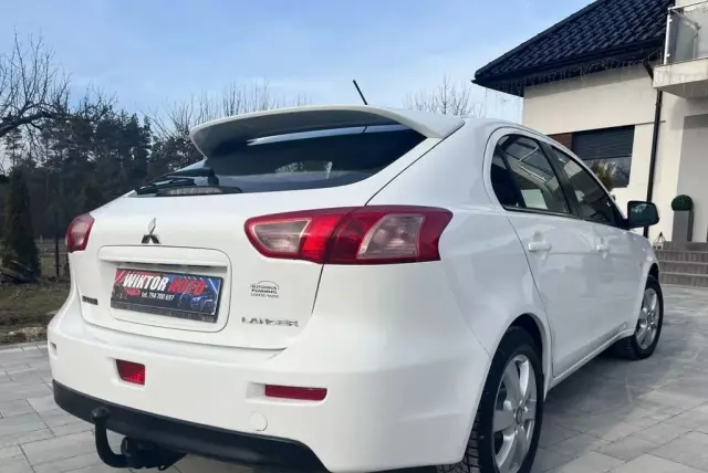 MITSUBISHI Lancer 