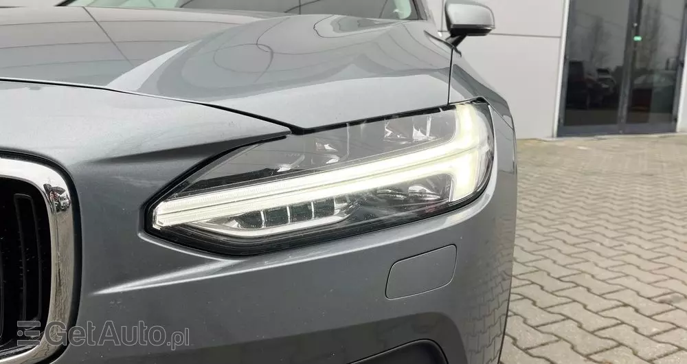 VOLVO V90 D3 AWD Momentum