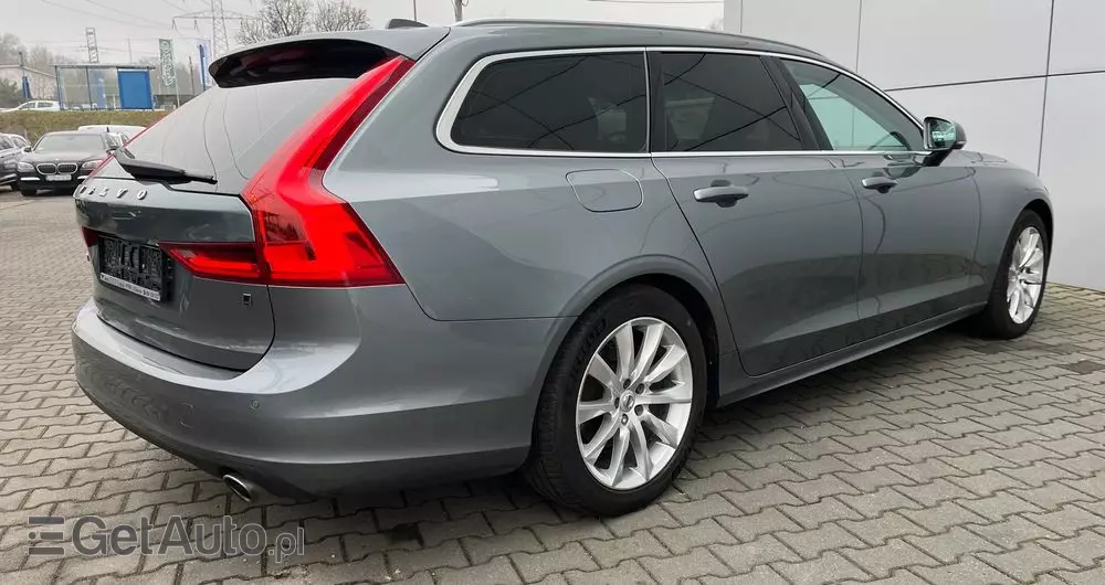 VOLVO V90 D3 AWD Momentum