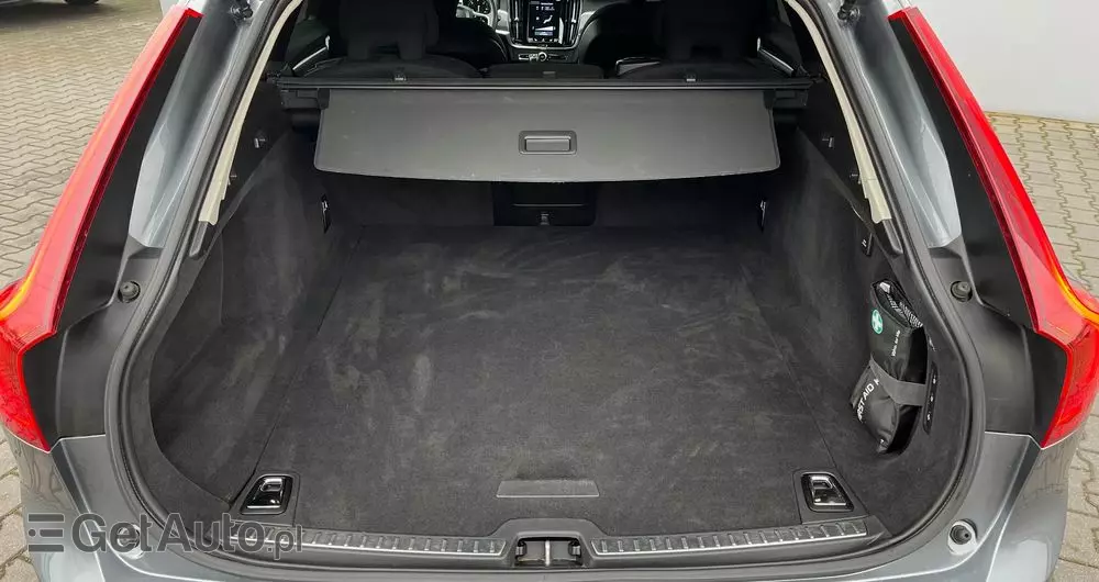 VOLVO V90 D3 AWD Momentum
