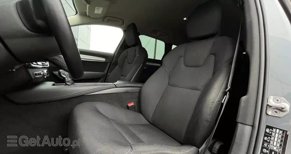 VOLVO V90 D3 AWD Momentum