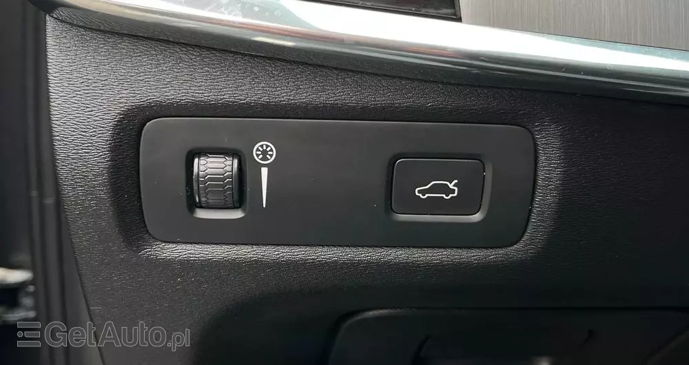 VOLVO V90 D3 AWD Momentum