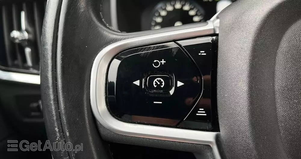 VOLVO V90 D3 AWD Momentum