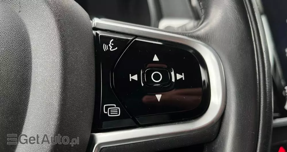 VOLVO V90 D3 AWD Momentum