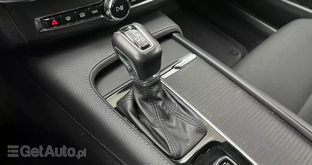 VOLVO V90 D3 AWD Momentum