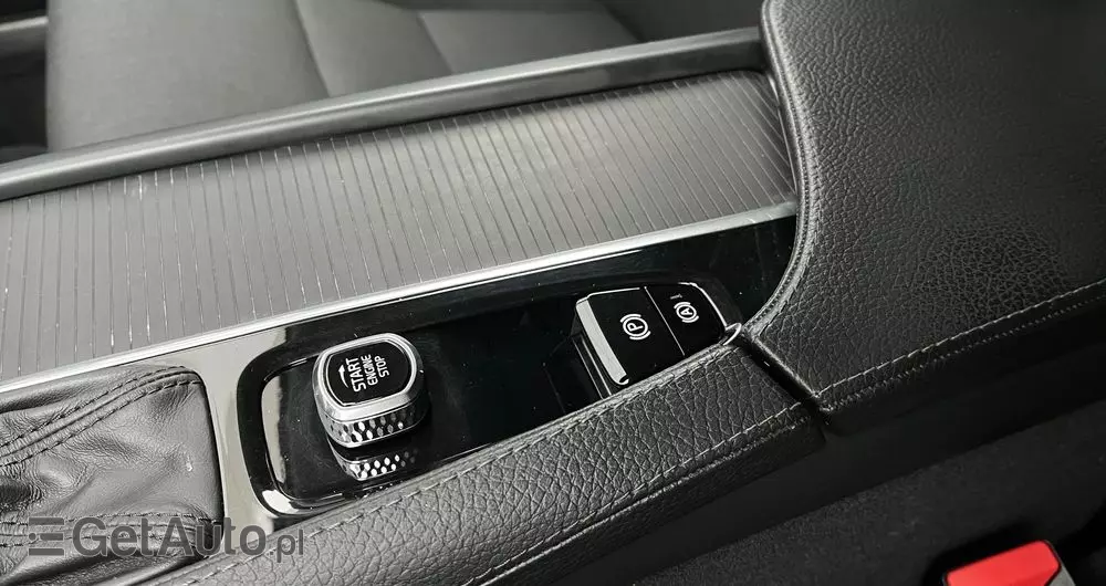 VOLVO V90 D3 AWD Momentum