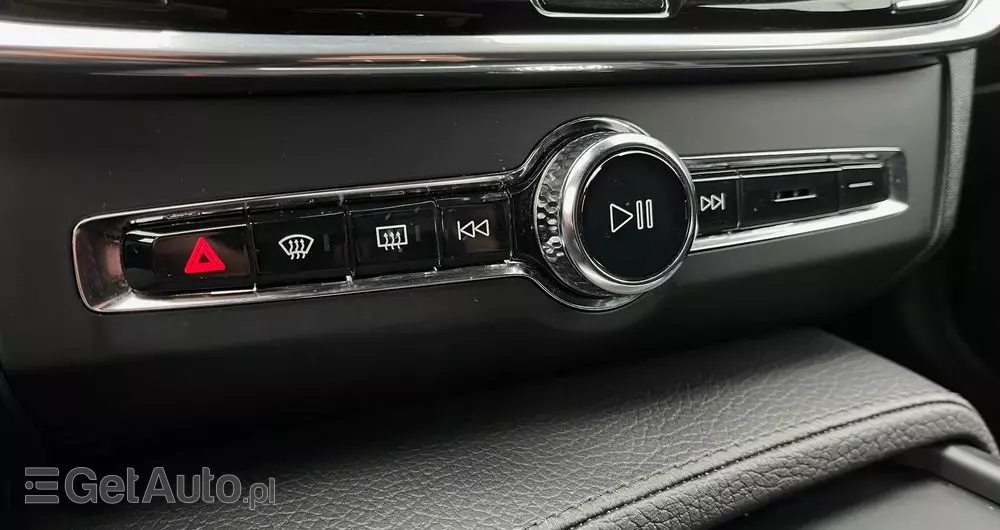 VOLVO V90 D3 AWD Momentum