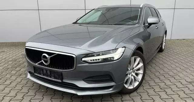 VOLVO V90 D3 AWD Momentum