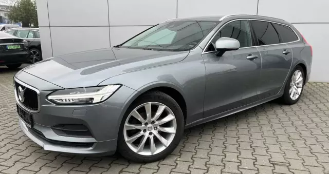 VOLVO V90 D3 AWD Momentum