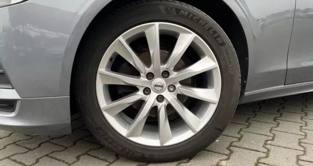 VOLVO V90 D3 AWD Momentum