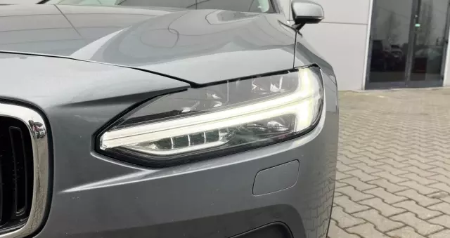 VOLVO V90 D3 AWD Momentum