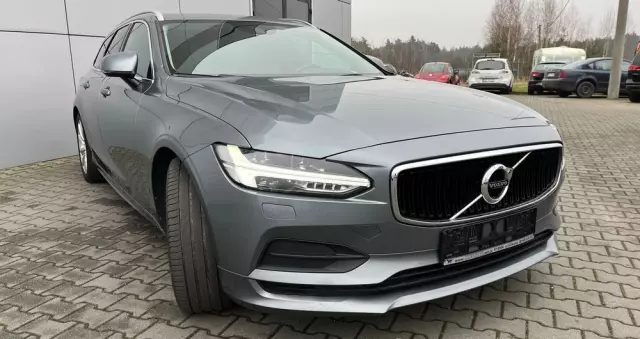 VOLVO V90 D3 AWD Momentum