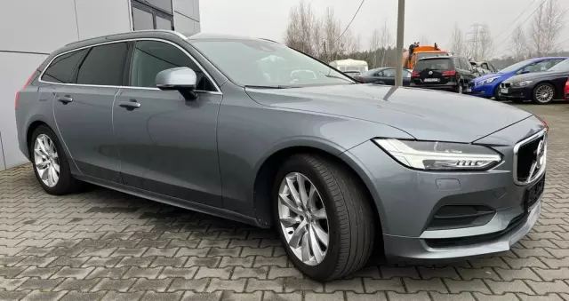 VOLVO V90 D3 AWD Momentum