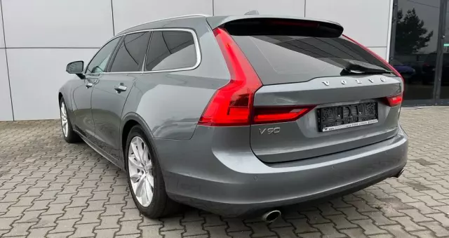 VOLVO V90 D3 AWD Momentum