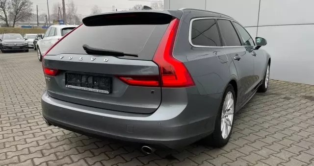 VOLVO V90 D3 AWD Momentum
