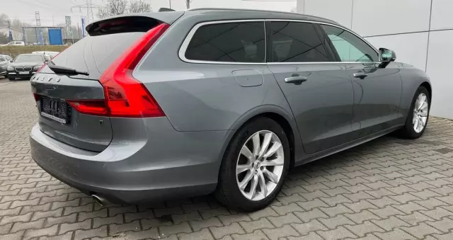 VOLVO V90 D3 AWD Momentum